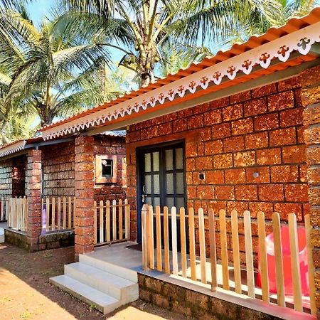 Saka Kadams Home Stay Guhāgar Buitenkant foto