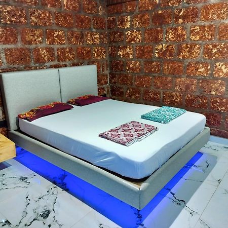 Saka Kadams Home Stay Guhāgar Buitenkant foto
