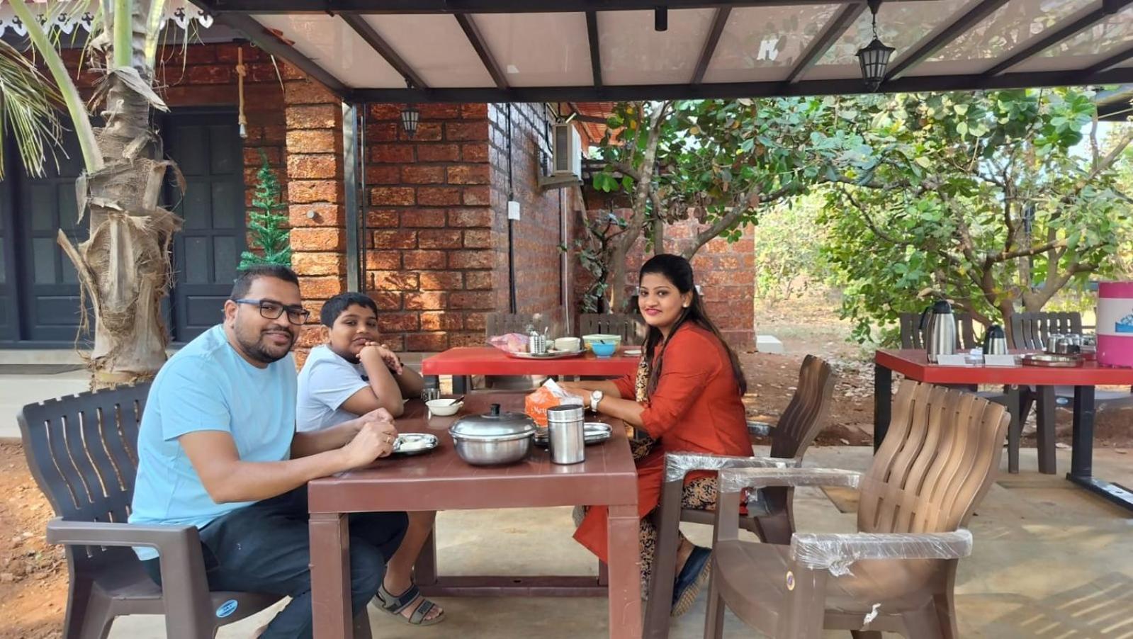 Saka Kadams Home Stay Guhāgar Buitenkant foto
