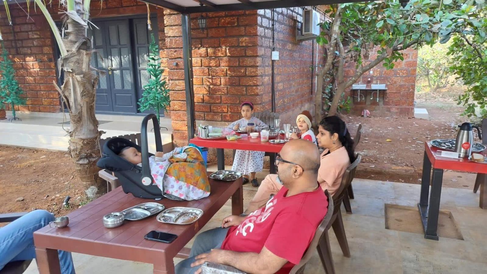 Saka Kadams Home Stay Guhāgar Buitenkant foto