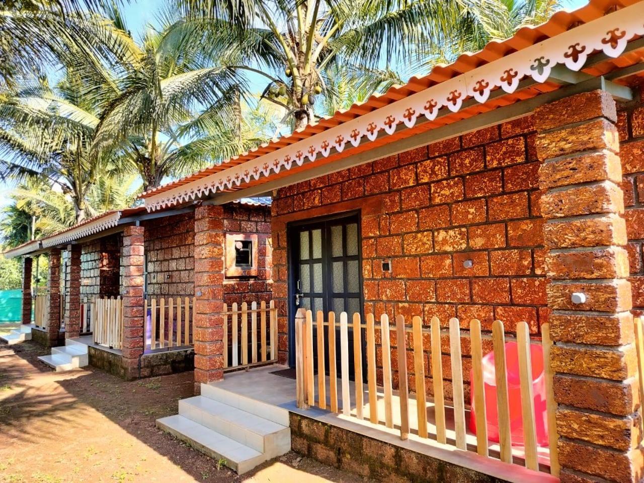 Saka Kadams Home Stay Guhāgar Buitenkant foto